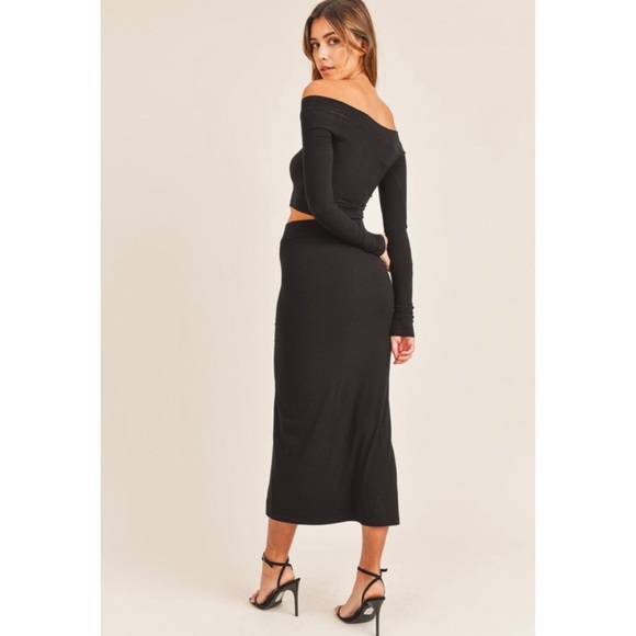 NWT Long sleeve top and fitted skirt set - Picture 3 of 8